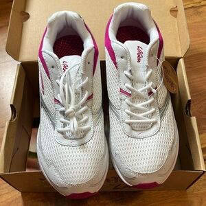NWT L.A. Gear sneakers.